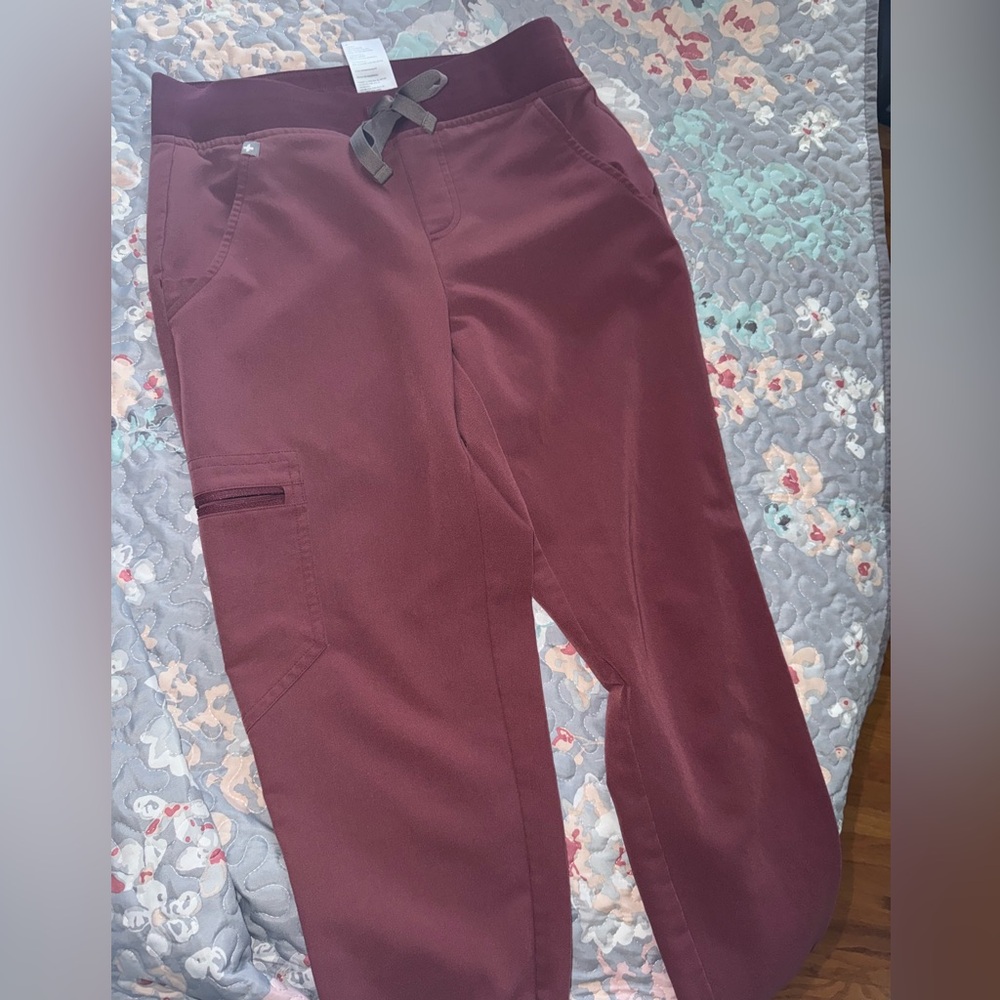 Figs Pants, XS Zamora jogger Dark Cherry - Picture 7 of 7
